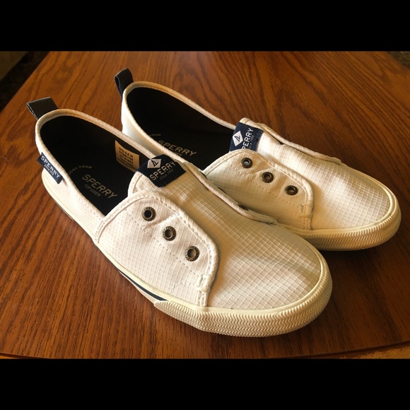 sperry lounge wharf white